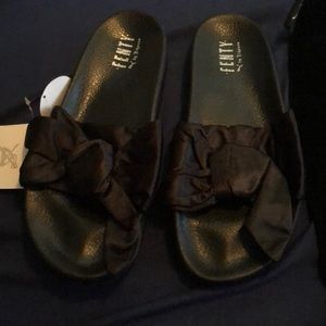 Puma slides with bow